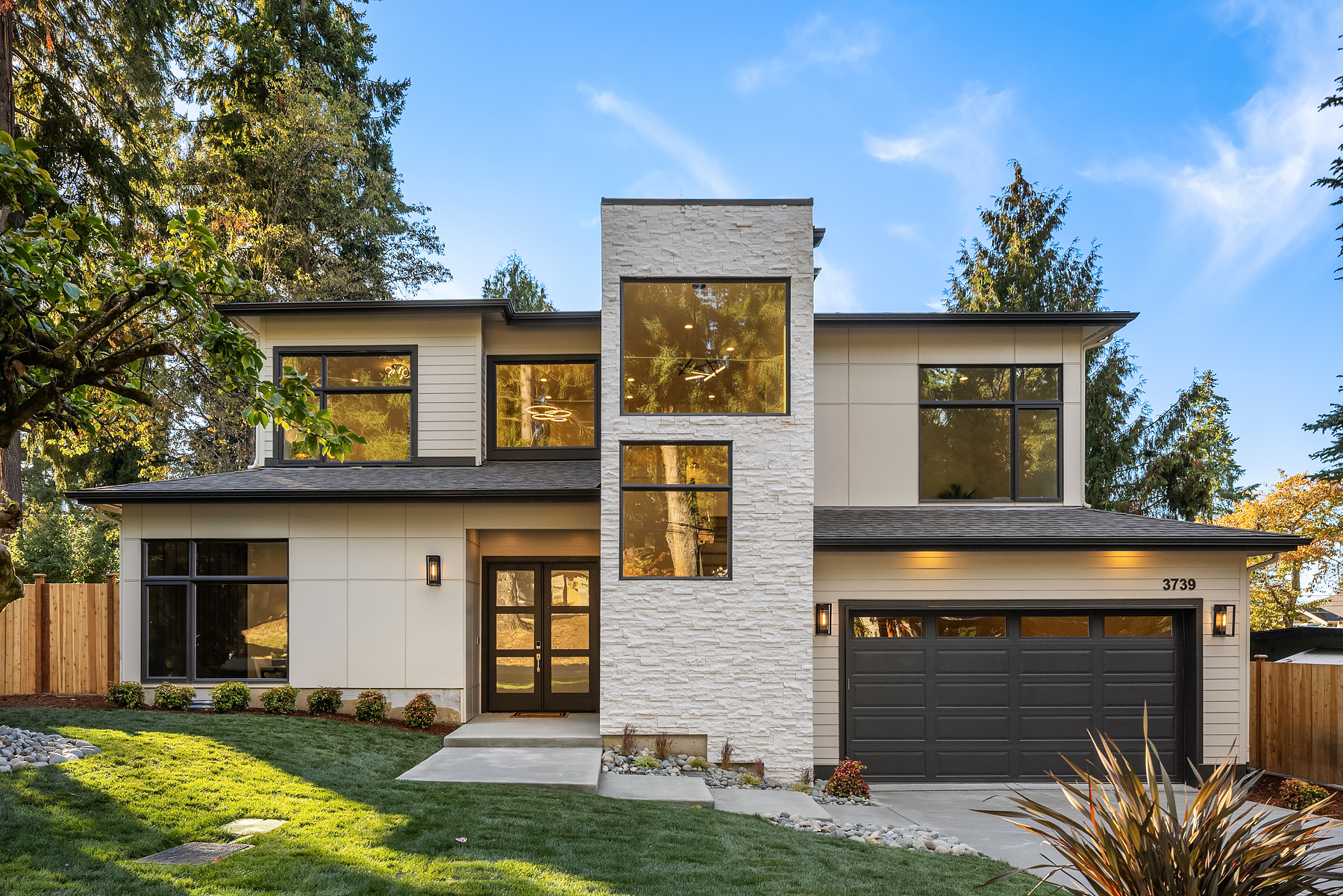 3739 Bellevue (Factoria)